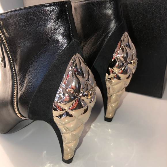 CHANEL calfskin leather booties with gold heel - Picture 8 of 8